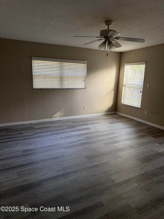 Building Photo - 895 Delano Rd