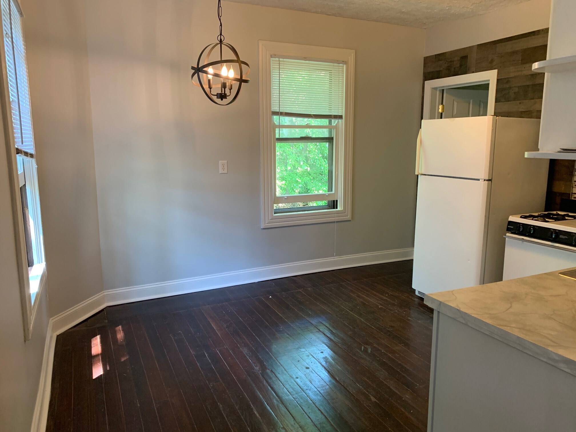 Building Photo - 2372 Harper Ave