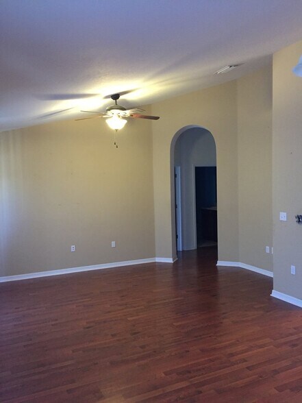 Building Photo - 5723 Kinglethill Dr