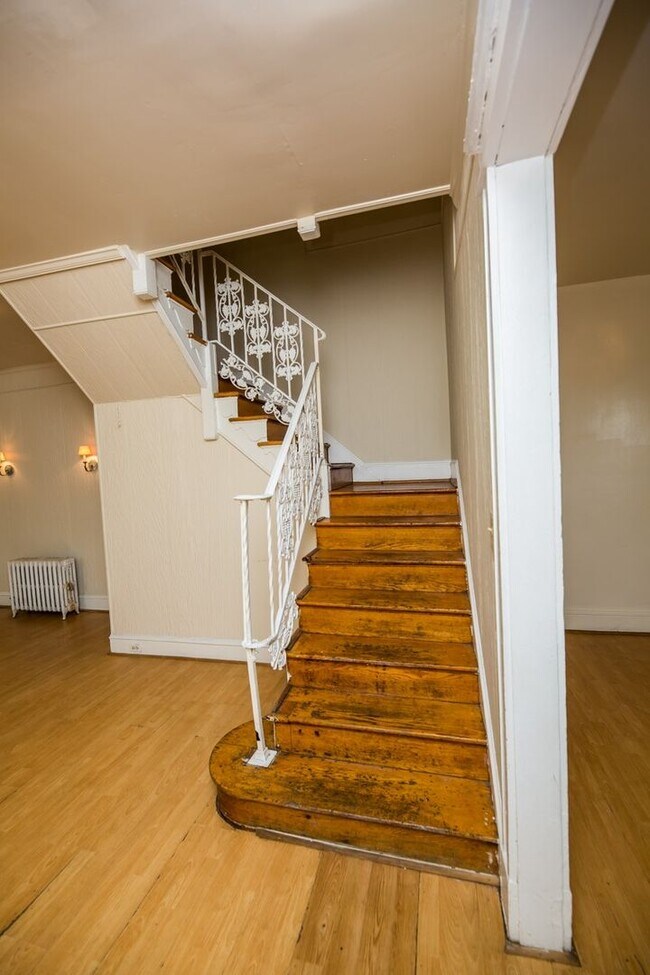 Building Photo - 2026/2027 JHU Off-Campus 5bd/3ba Charles Village w/ W/D & parking!.. Available 6/9/26