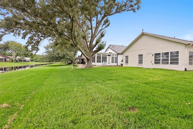 Building Photo - 5730 Parkview Lake Dr