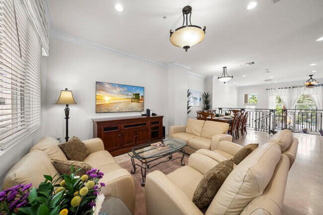 Building Photo - 514 N Birch Rd