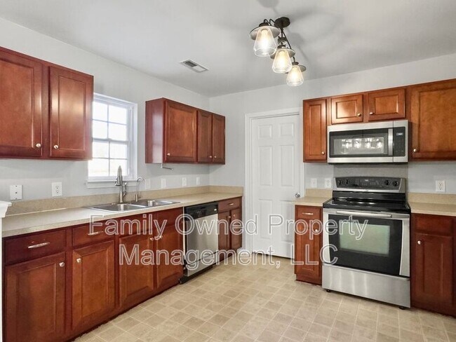 Building Photo - 100 Salem Creek Dr