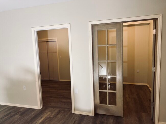 Building Photo - 100 Forest St