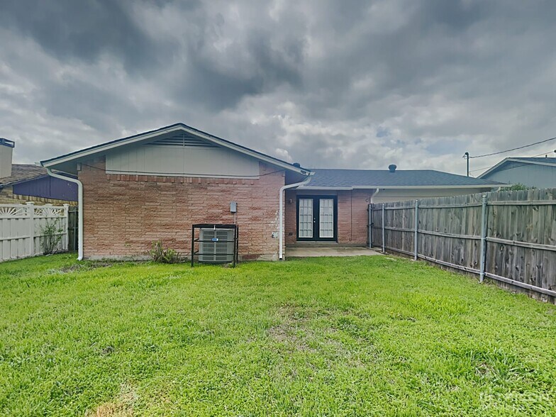Building Photo - 1221 Aldenwood Dr