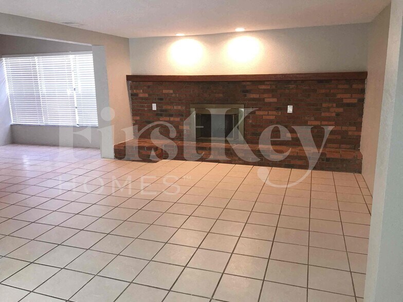 Building Photo - 6178 39th Ave N