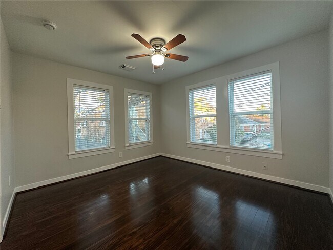 Building Photo - 4410 Pease St