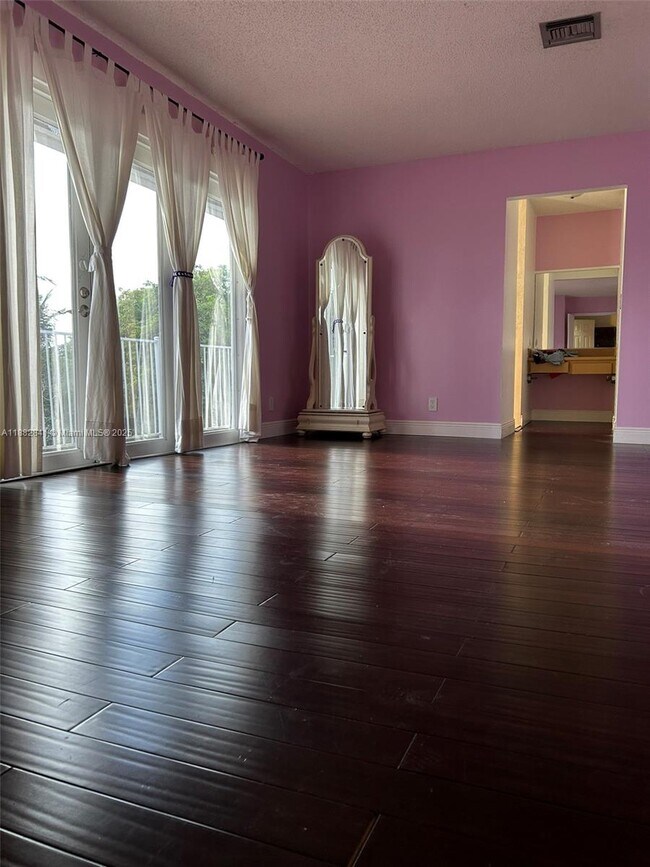 Building Photo - 4871 SW 103rd Ave