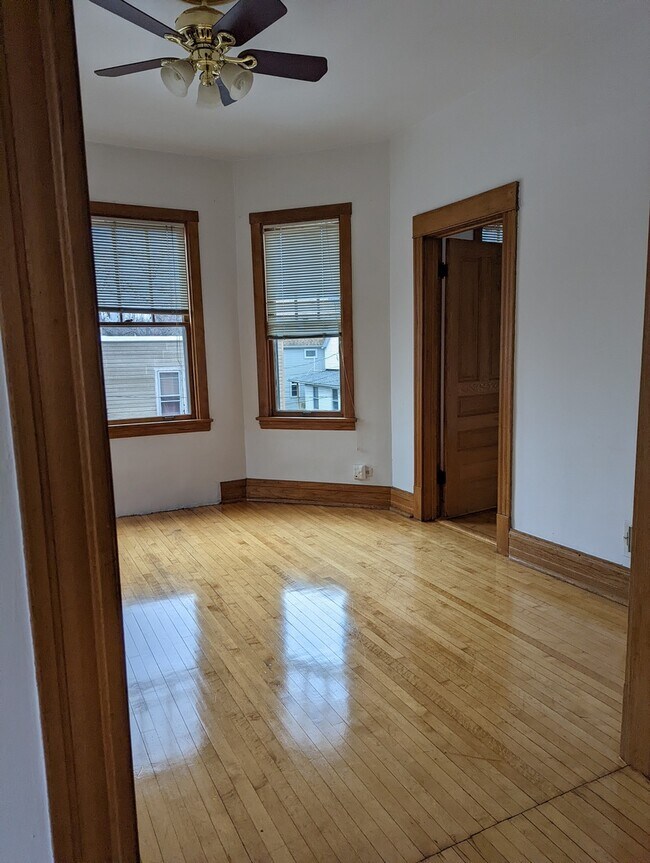 Building Photo - 3448 W Drummond Pl