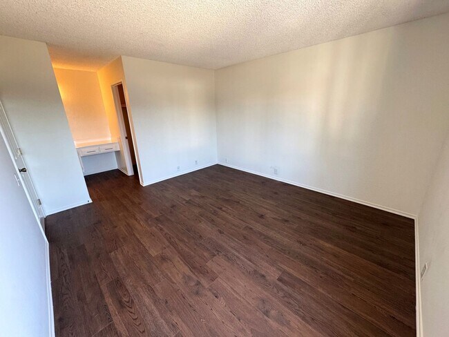 Building Photo - Penthouse Living in Ventura Keys – Harbor Village Condo