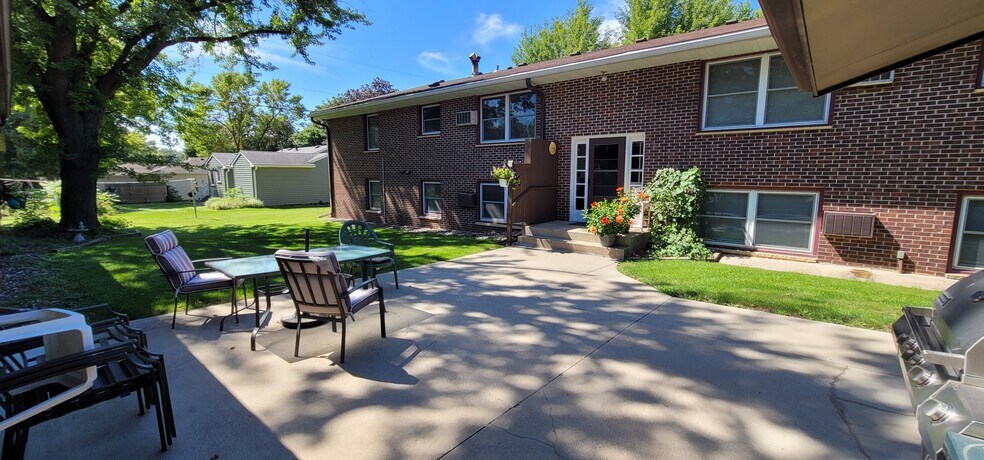 Building Photo - 1515 N Elm Ave