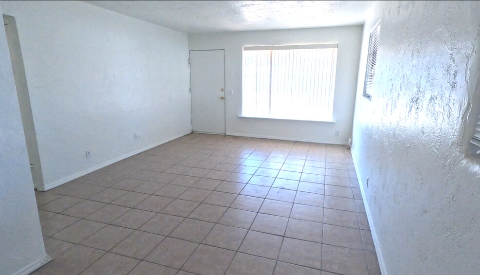 Living Room - 2612 E Alta Vista Rd