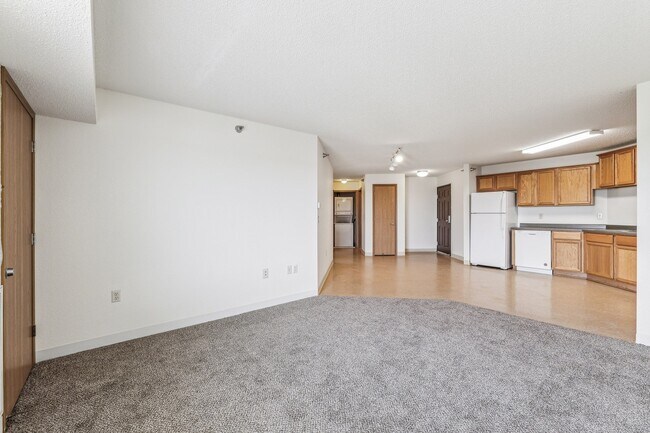 Building Photo - Lakewood