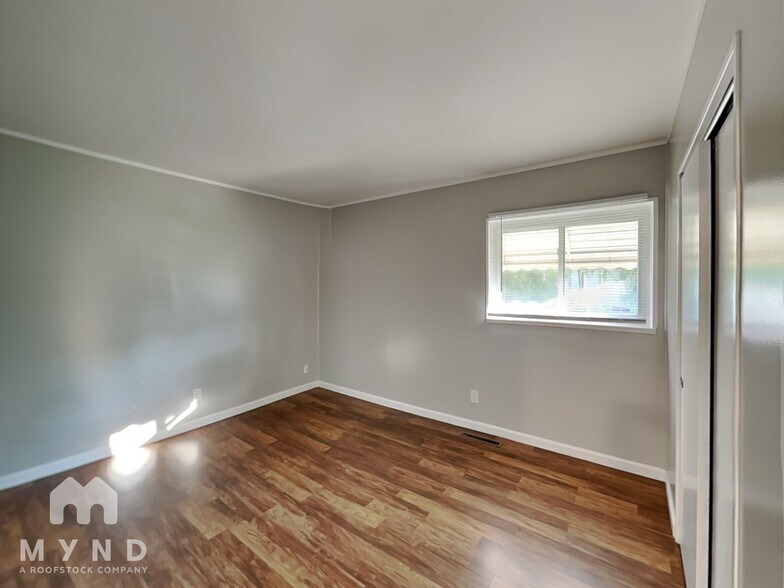 Building Photo - 3049 Bluefield Dr