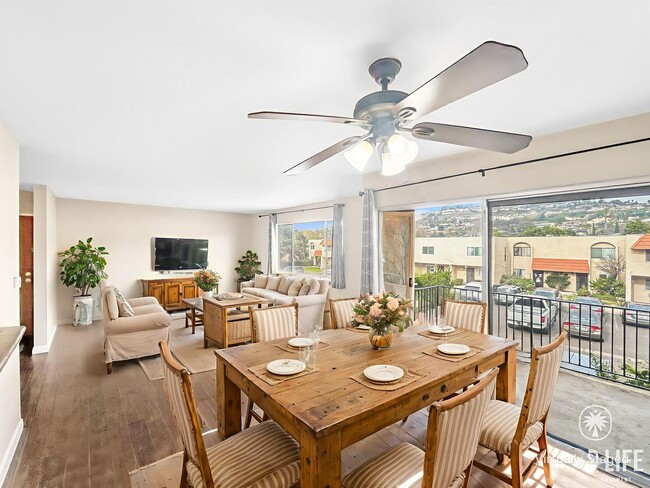 Building Photo - Beautiful 2BD/2BA w/ Reserved Parking and A/C in College Area!