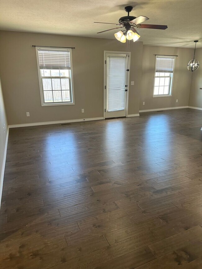 Building Photo - Your Dream 3-Bed, 2-Bath Brick Haven