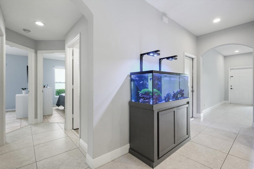 Building Photo - 6791 Lantern Key Dr