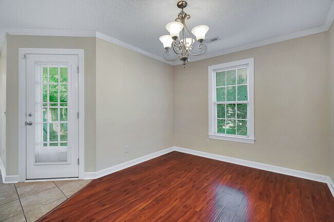 Building Photo - 103 Winding Trail