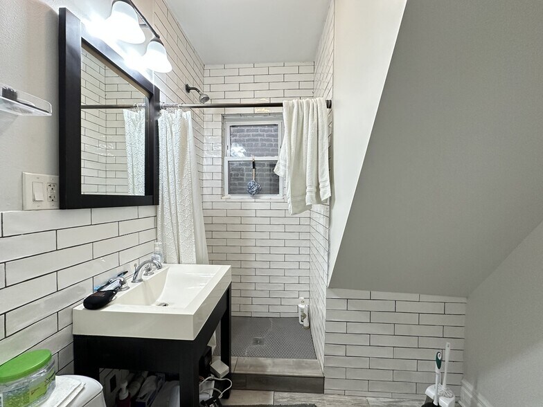 Building Photo - 723 N Elizabeth St