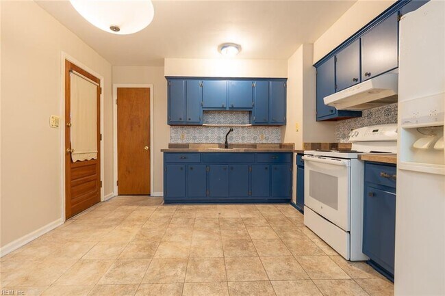 Building Photo - 3100 Norway Pl