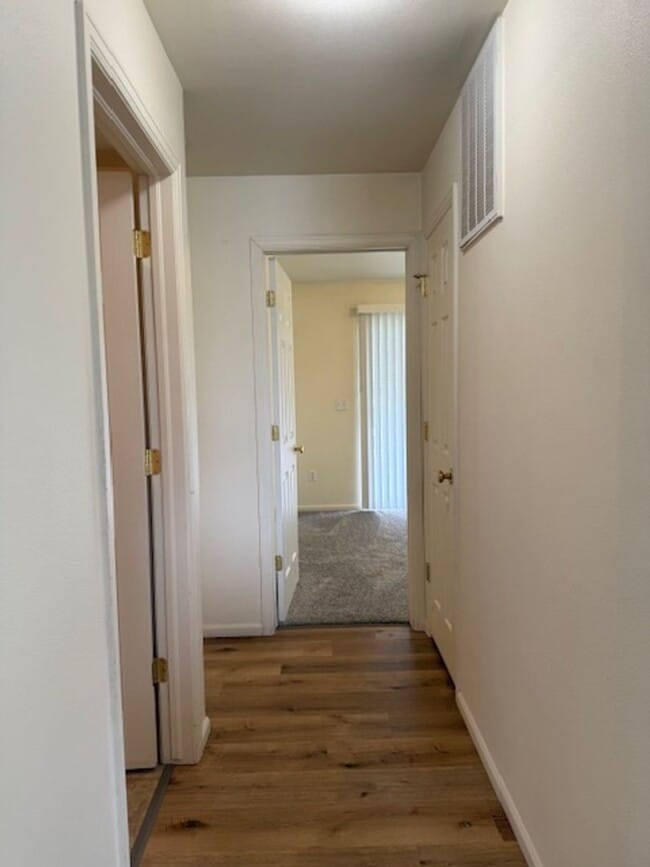 Building Photo - 304 Snyder Ave