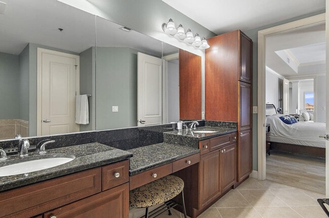 Building Photo - 725 Gulf Shore Dr