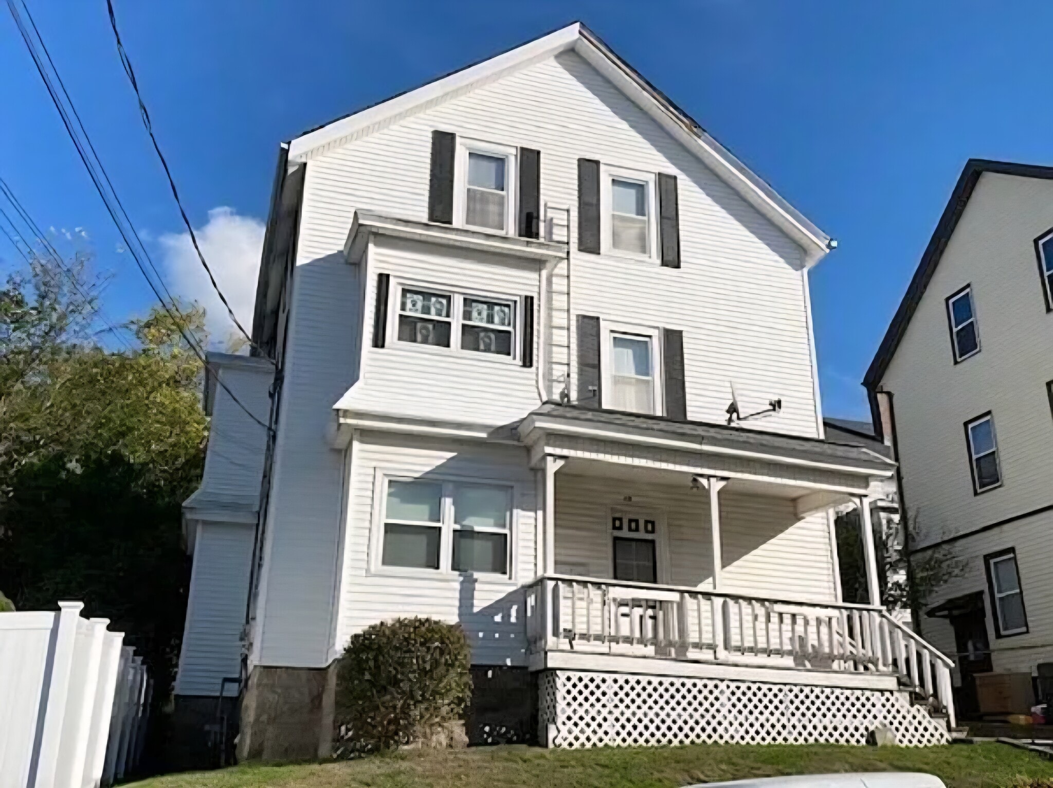 Building Photo - 412 S Beach St