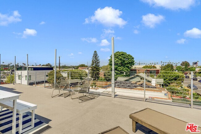 Building Photo - 809 Brooks Ave