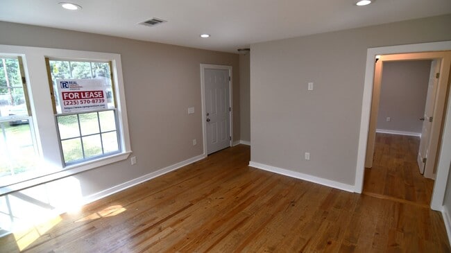 Building Photo - Charming Updated 2-Bedroom Home in Baton Rouge – Move-In Ready!