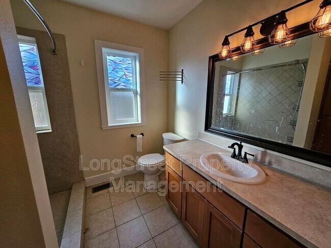 Building Photo - 7855 N Wabash Ave