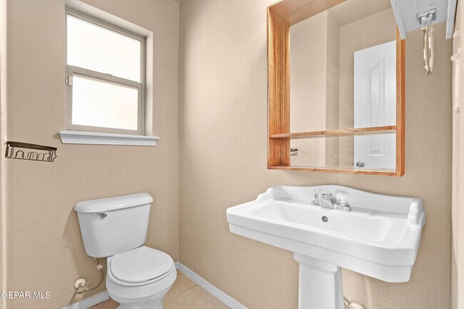 Building Photo - 10720 Canyon Sage Dr