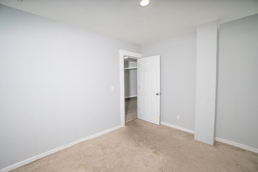 Building Photo - 6074 Tarnow St