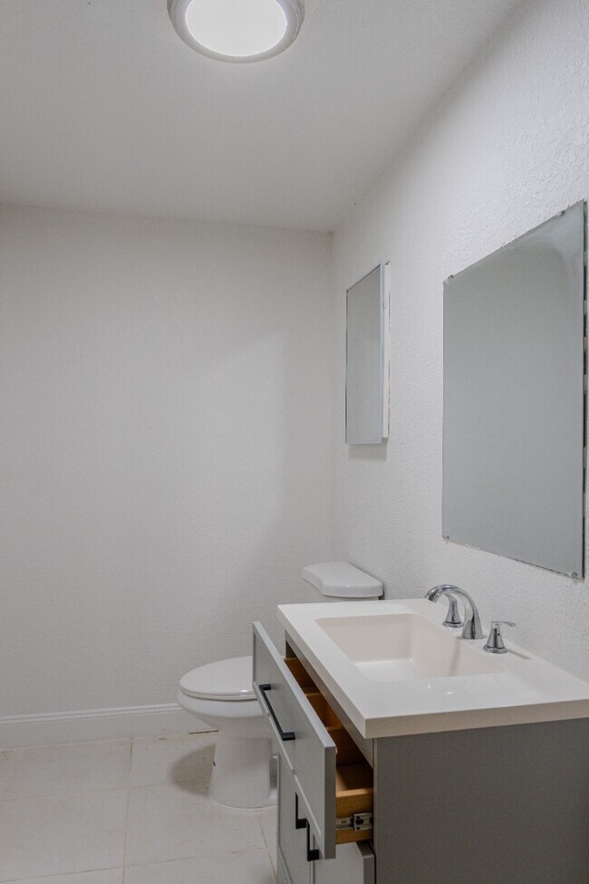 Building Photo - 129 W Church St