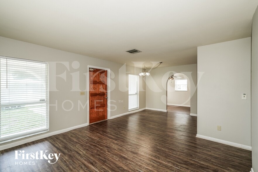Building Photo - 6807 S Cortez Ave