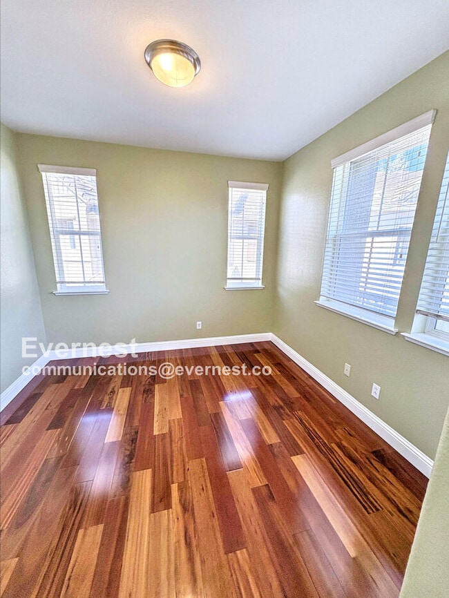 Building Photo - 1079 Westbury Dr