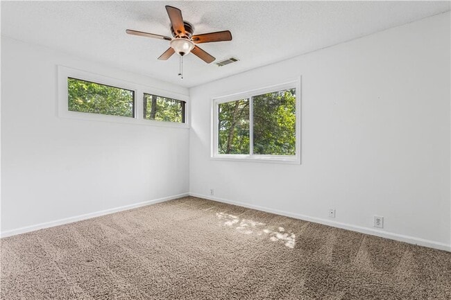 Building Photo - 1016 Muirfield Dr NE
