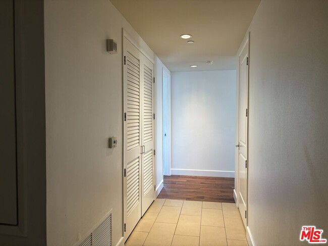 Building Photo - 848 Irolo St