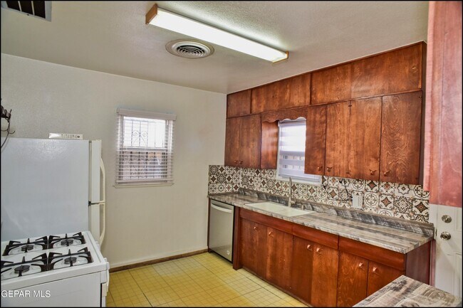 Building Photo - 815 Ellis St