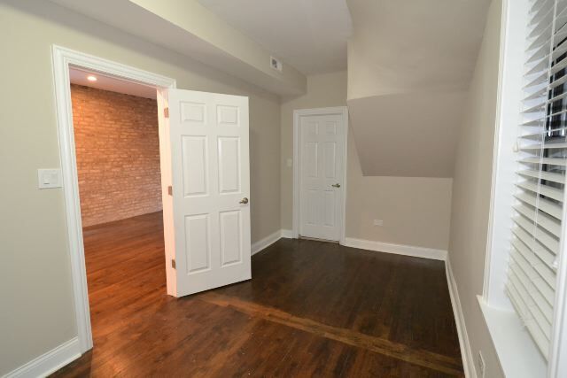 Building Photo - 2019 N Hoyne Ave