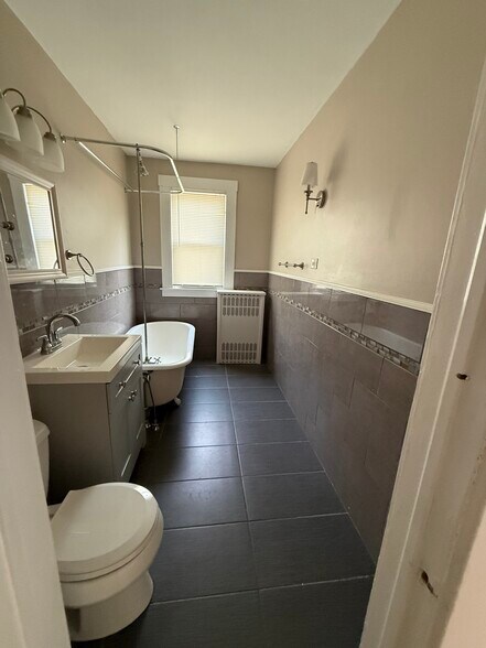 Building Photo - 48 Nesbit Avenue