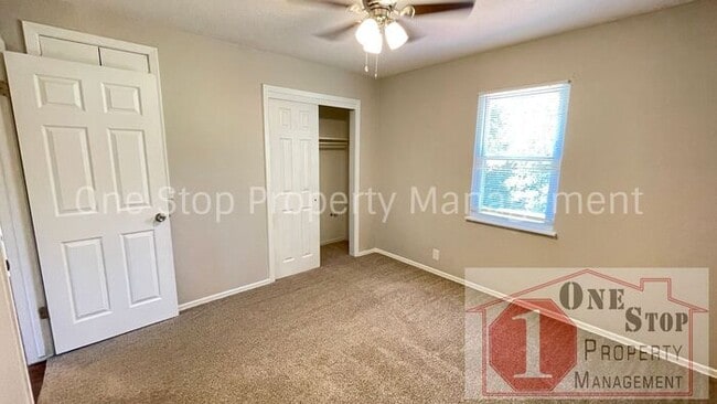 Building Photo - Beautiful 3 Bedroom / 2 Bathroom Duplex in...