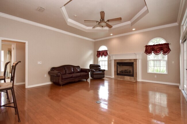 Building Photo - Spacious 4BR + Office Home with Pool in Garison Way