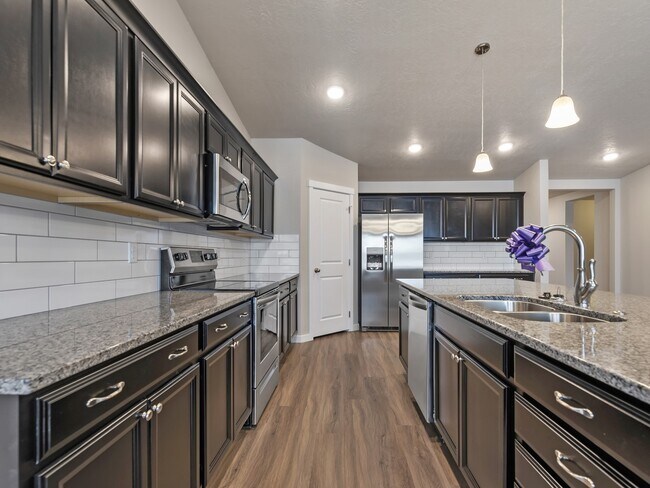 Building Photo - 7807 S Dewberry Way