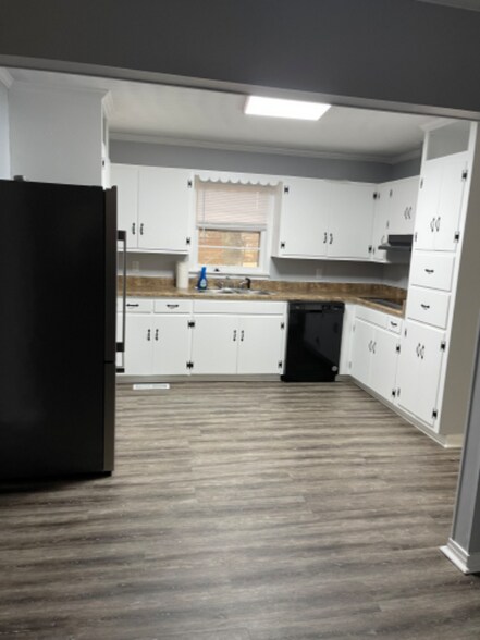 Building Photo - 2040 Alpine Dr