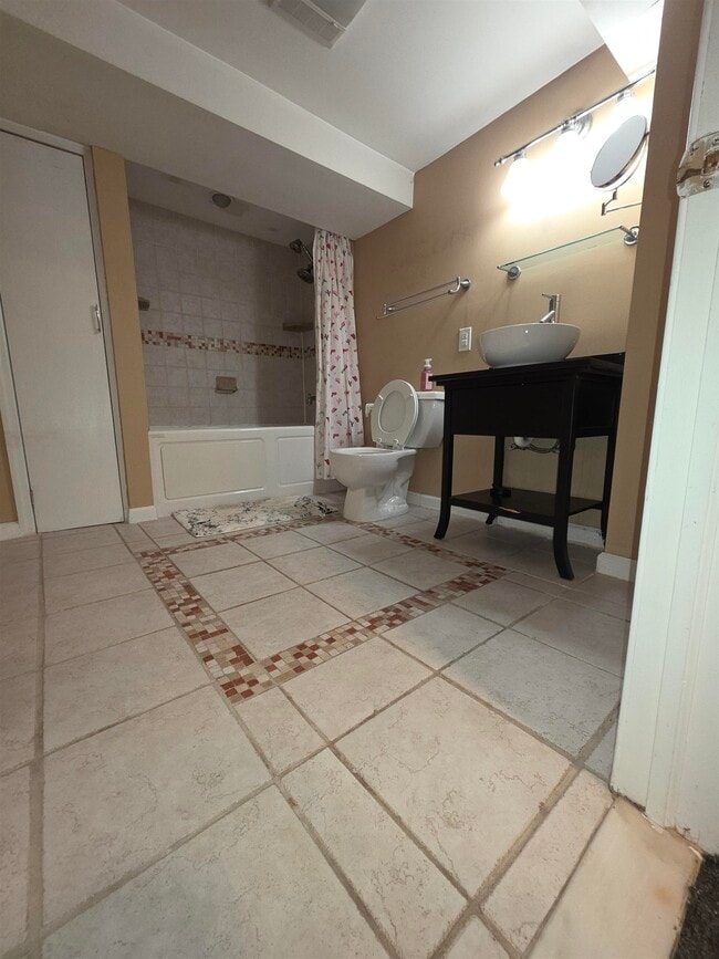 Building Photo - 365 Avenue A