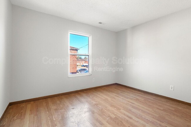 Building Photo - 330 Mt Everest Dr