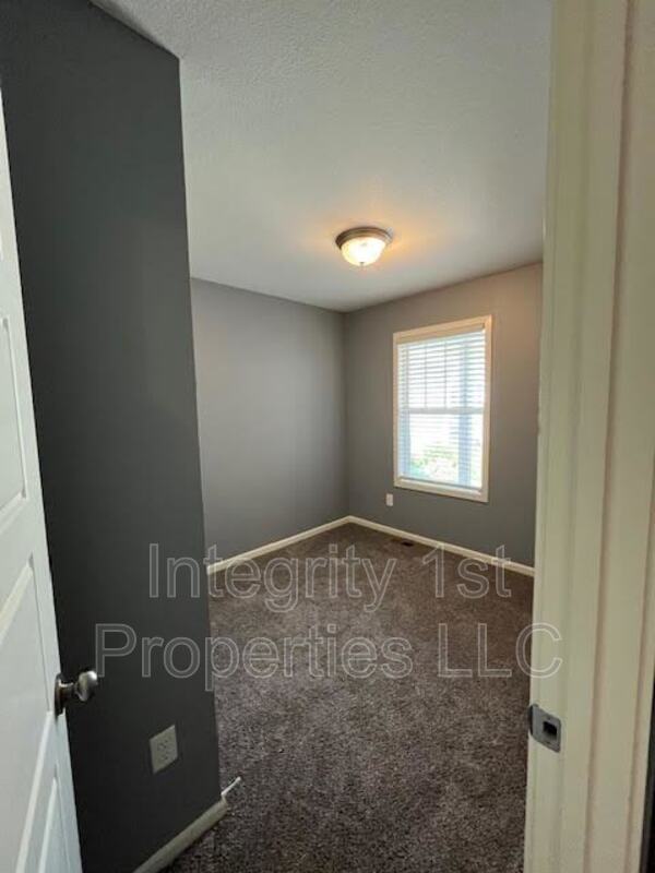 Building Photo - 6323 NE 44th St