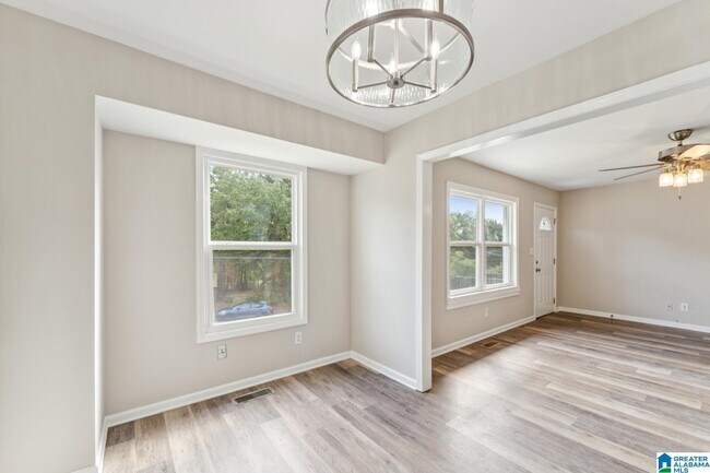 Building Photo - 1404 4th Pl NW