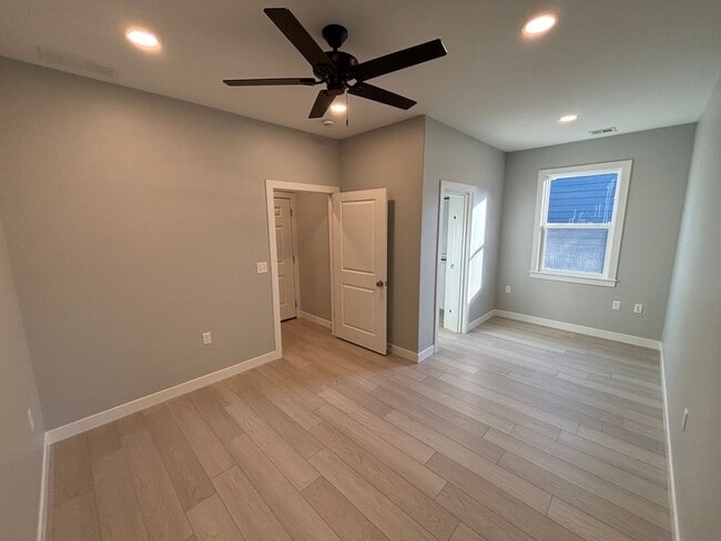 Building Photo - Stunning New Build in Central Manhattan! Available NOW!