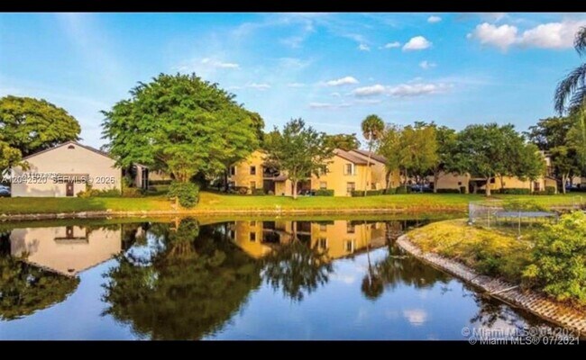 Building Photo - 3833 Cocoplum Cir